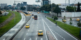 Pico y placa vehículos particulares y taxis en Bogotá 2 de mayo 2024