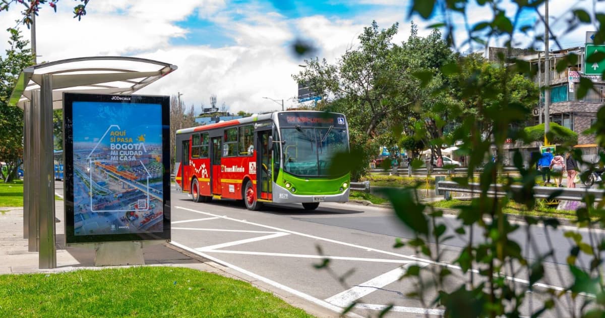 Eucol con la campaña de “Aquí sí pasa” en una vía de Bogotá