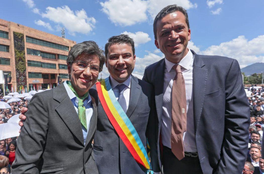 En la foto se encuentra la Alcaldesa Claudia López junto con el gobernador de Cundinamarca Nicolás García Bustos y el alcalde de Soacha Juan Carlos Saldarriaga.