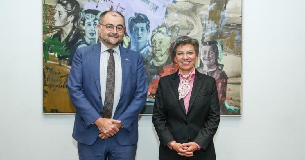 European Union Ambassador next to the Mayor of Bogota