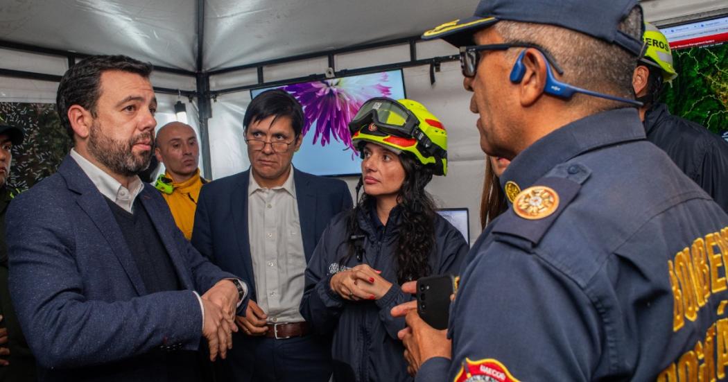 Alcalde Mayor coordina PMU de seguimiento a incendio en los Cerros Orientales