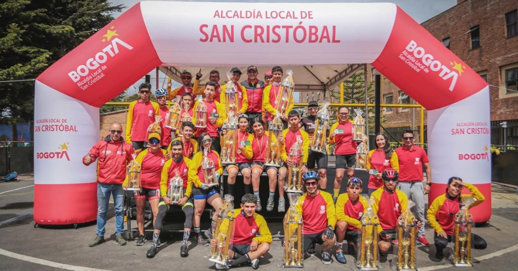 Ciclistas participan de la rodada en S Cristóbal el Día sin carro y sin moto