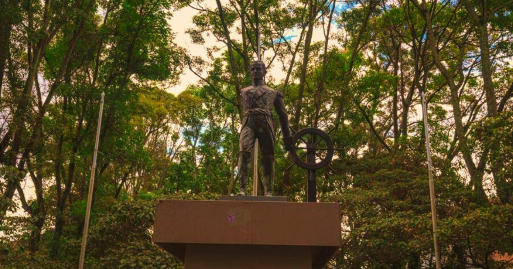 Restauración de la escultura homenaje al almirante José Prudencio