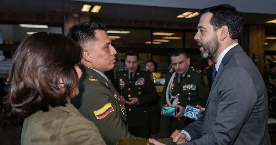 Alcaldía y Policía de Bogotá reconocieron a 21 uniformados 
