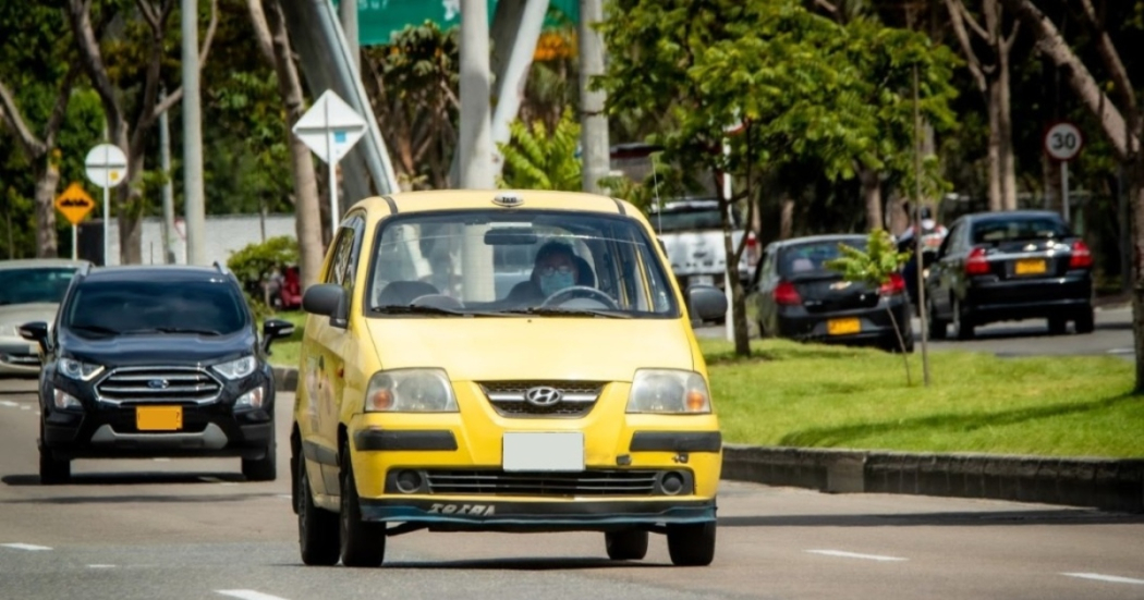 Pico y placa para vehículos particulares y taxis en Bogotá 26 de marzo
