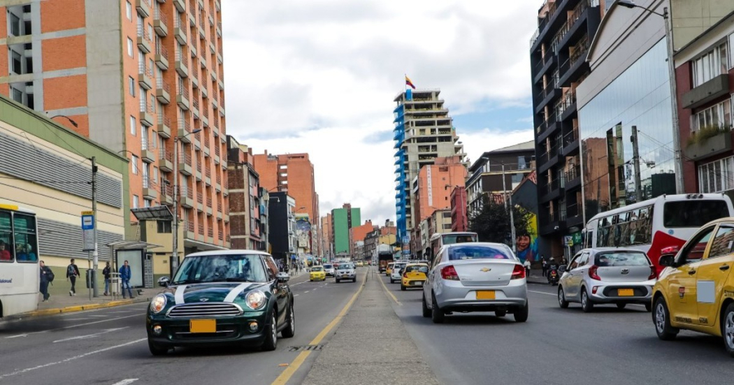 Pico y placa vehículos particulares y taxis en Bogotá 15 de abril