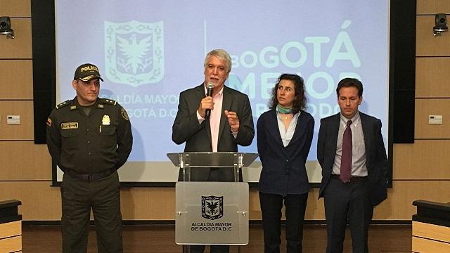 Alcalde Enrique Peñalosa en rueda de prensa
