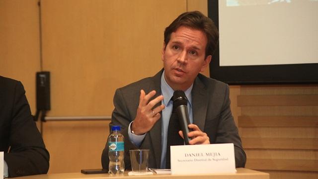 Secretario de Seguridad, Daniel Mejía, presentando resultados en Seguridad en la Cámara de Comercio de Bogotá
