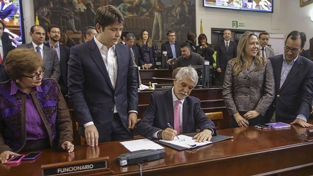 Sanción Plan de Desarrollo - Foto: Prensa Alcaldía Mayor de Bogotá