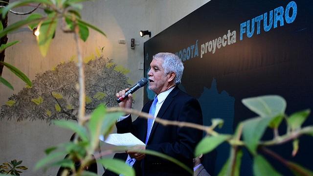 Alcalde Peñalosa inaugura la exposición Bogotá proyecta Futuro. Foto: Alcaldía Mayor