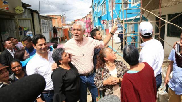 Alcalde Peñalosa con los habitantes de la ciudad