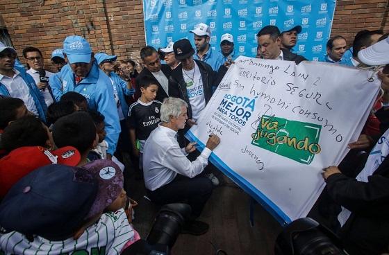 Alcalde con jóvenes de Ciudad Bolívar - Foto: Comunicaciones Alcaldía Mayor/ Camilo Monsalve