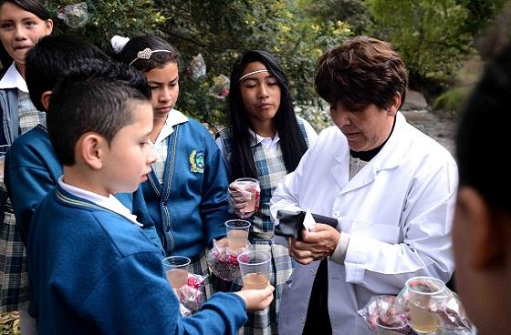 Clase de ciencias naturales, colegio Brazuelos - Foto: Prensa Secretaría de Educación