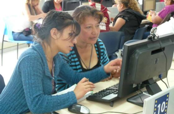 Mujeres se capacitan en TIC - FOTO: Alta Consejería de TIC