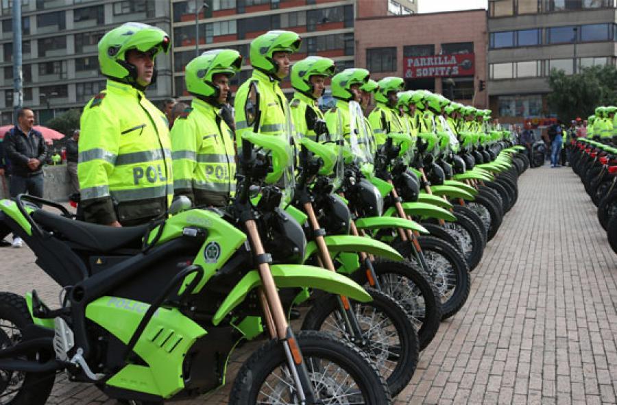 Policías con nuevas motos para patrullajes en Usaquén. 