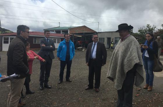 La Alta Consejería Distrital de las Teconologías de la Información y las Comunicaciones (TIC) hace un contacto directo con líderes comunales.