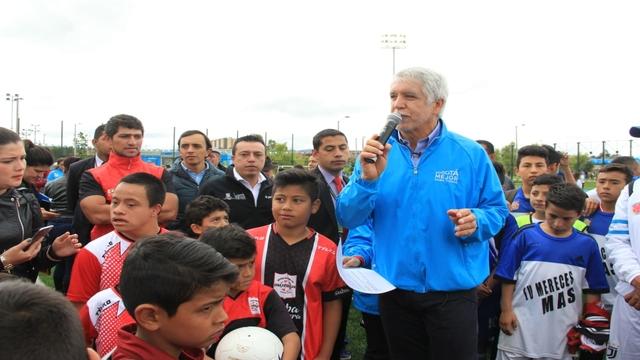 Alcalde Peñalosa en parque zonal Fontanar del Río - Foto: Instituto Distrital de Recreación y Deporte (IDRD) 