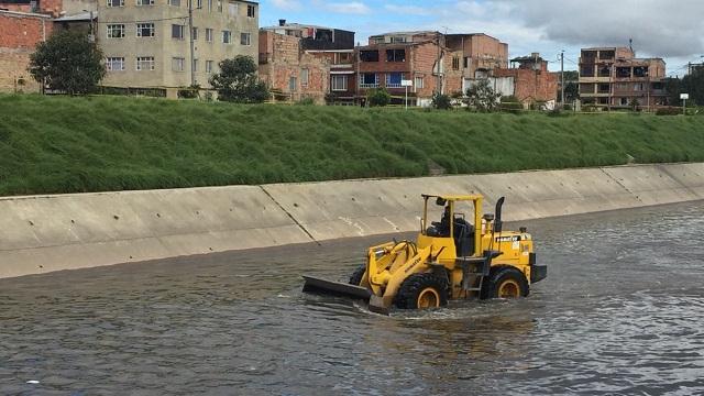 Jornada para recuperar la ronda del río Fucha. Foto: Aguas de Bogotá