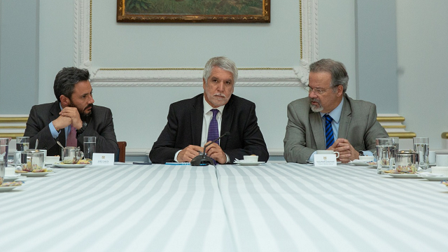  Alcalde Peñalosa y el secretario de Seguridad se reunieron con el ministro de Seguridad de Brasil, Raúl Belens Jungmann Pinto.