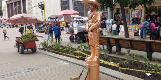 Estatua humana inmortaliza a Pancho Villa en la carrera Séptima