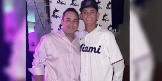 Imagen de Luis Acuña y el pelotero Diego Bohórquez