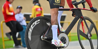 Paraciclista del Equipo Bogotá en prueba de pista del Velódromo Luis Carlos Galán