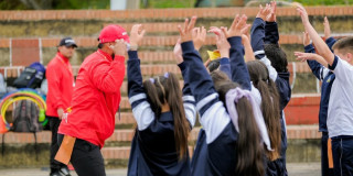 Niños participan en actividad recreativa guiada durante Vacaciones Recreativas del IDRD