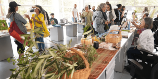 Vecinos de Suba dialogan durante las capacitaciones ambientales de la Alcaldía Mayor de Bogotá a través de la Secretaría de Ambiente