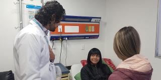 Hospital El Tunal salva vida de joven LGBTI tras mal procedimiento estético - Foto: Secretaría de Salud