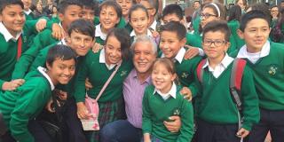 Alcalde con estudiantes de la ciudad - Foto: Prensa Alcaldía Mayor / Camilo Monsalve 