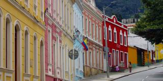 Con colores y dibujos transforman calles de la localidad de Los Mártires