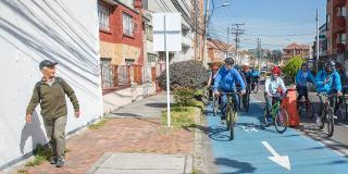 Alcalde Peñalosa en bicicleta en día sin carro en Bogotá