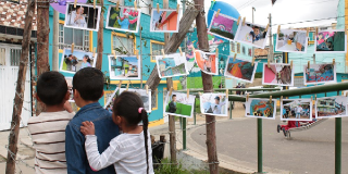 En Potosí, niños exponiendo el trabajo de sus barrios - Foto: Secretaría de Cultura