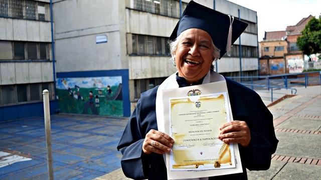 Jóvenes y adultos se gradúan de bachilleres - Foto: Secretaría de Educación 