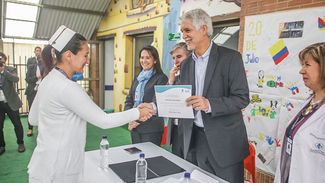 Reconocimiento personal Hospital de Engativá - Foto: Prensa Alcaldía Mayor / Camilo Monsalve
