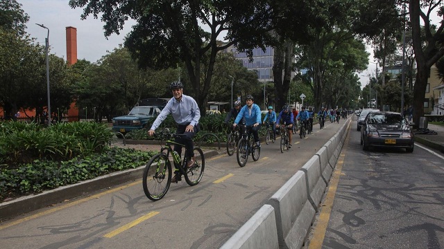 Alcalde en recorrido en bicicleta - Foto: Prensa Alcaldía Mayor / Camilo Monsalve