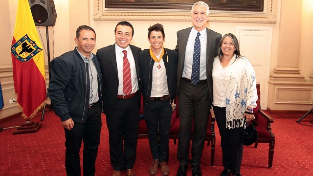 Condecoración Esteban Chaves - Foto: Prensa Alcaldía Mayor / Diego Bauman