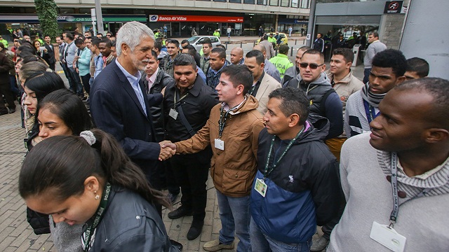 Policías de civil refuerzan seguridad en TransMilenio - Foto: Prensa Alcaldía Mayor de Bogotá / Camilo Monsalve