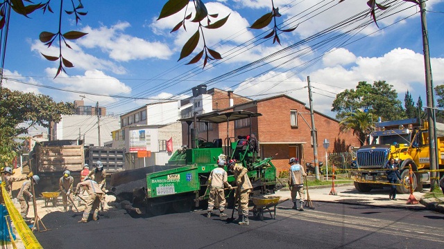Llantas de caucho para reparcheo de vías - Foto Comunicaciones UMV Llantas de caucho para reparcheo de vías - Foto Comunicaciones UMV