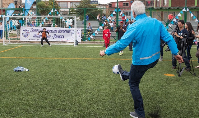 Maratón de entrega de canchas en Kennedy, Antonio Nariño y San Cristóbal - Foto: Comunicaciones Alcaldía Bogotá / Andrés Sandoval Maratón de entrega de canchas en Kennedy, Antonio Nariño y San Cristóbal - Foto: Comunicaciones Alcaldía Bogotá / Andrés Sandoval