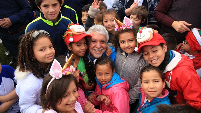 Entrega canchas sintéticas en los parques Estrella del Norte y El Cedrito - Fotos: Comunicaciones Alcaldía Mayor Entrega canchas sintéticas en los parques Estrella del Norte y El Cedrito - Fotos: Comunicaciones Alcaldía Mayor