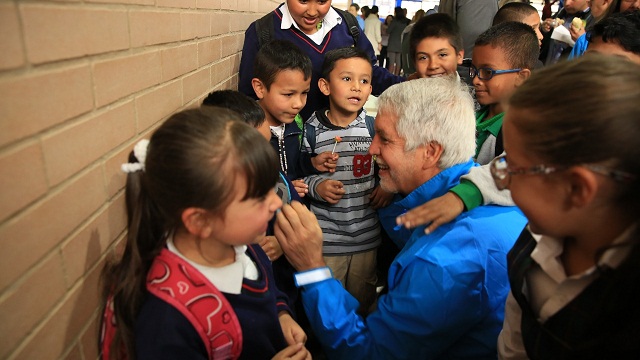 Alcalde entregó colegios reconstruidos en Kennedy y Rafael Uribe Uribe - Foto: Comunicaciones Alcaldía Bogotá / Diego Bauman 