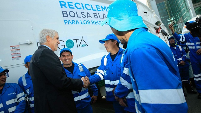 Entrega nueva flota de aseo para Bogotá - Foto: Comunicaciones Alcaldía Bogotá / Diego Bauman