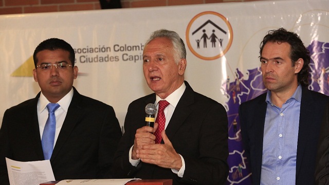 Presentación propuesta a candidatos presidenciales - Foto: Comunicaciones Alcaldía Bogotá / Diego Bauman 