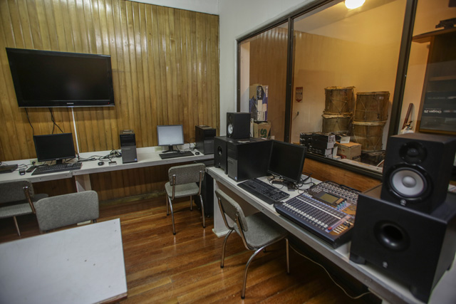 Laboratorio de voz y edición de imagen - Foto: Prensa Alcaldía Mayor de Bogotá / Camilo Monsalve