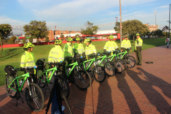Policías en ciclorutas