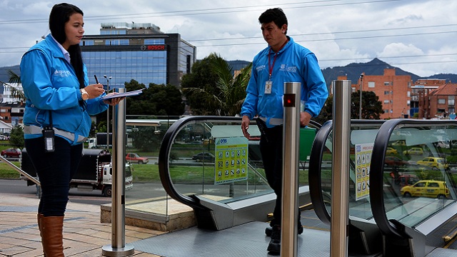 Idiger cumple con operativos para verificar funcionamiento de ascensores en Bogotá. Foto: IDIGER