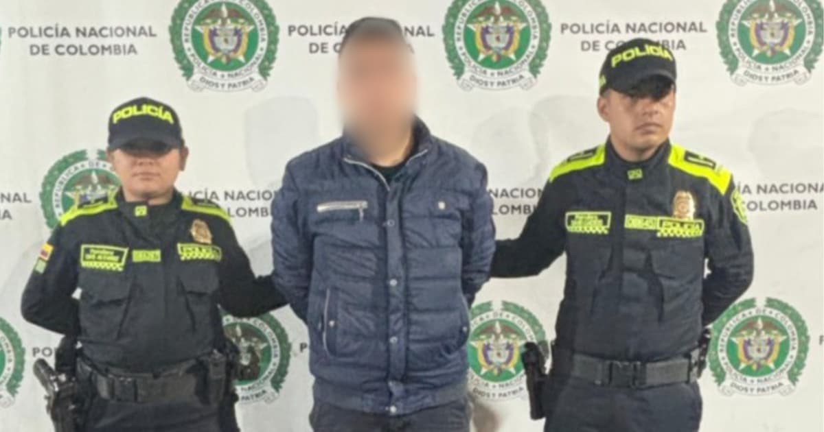 Foto de la captura de un músico señalado de abusar sexualmente a menor de edad en Bogotá