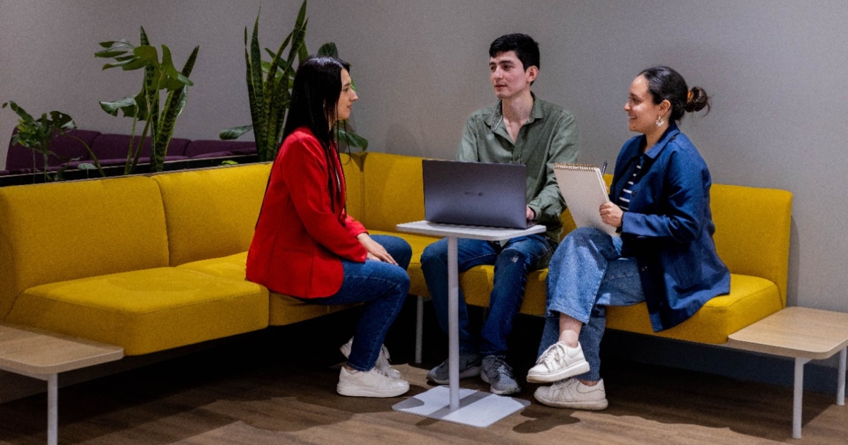 Foto con estudiantes del SENA