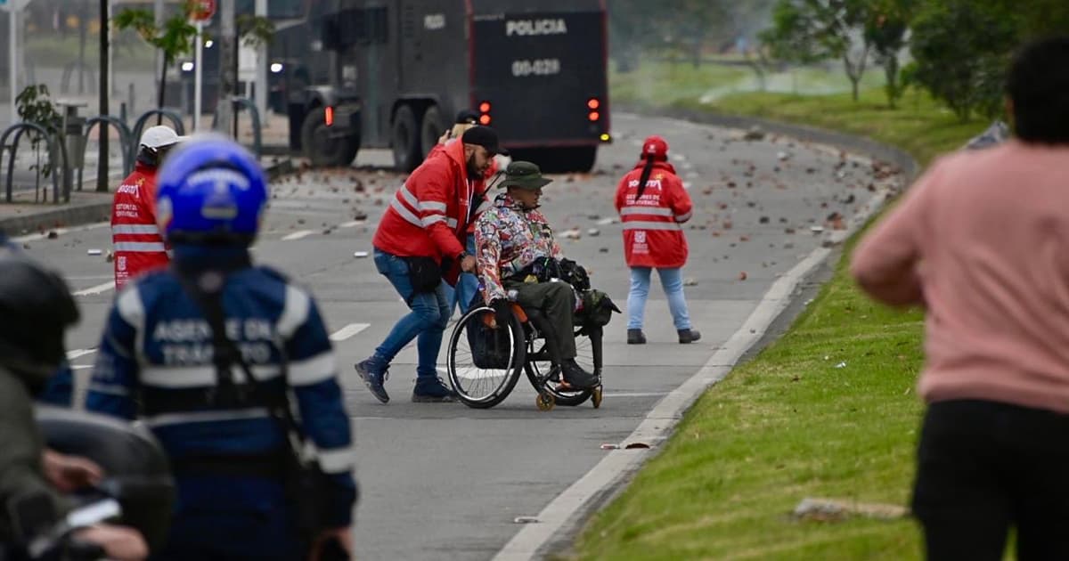Foto de la protesta cerca a la Embajada de Estados Unidos en Bogotá